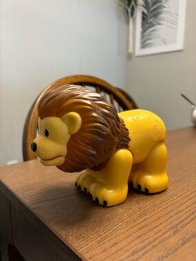 Little people large lion talker